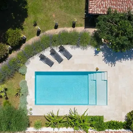 Terra Rossa Villa *